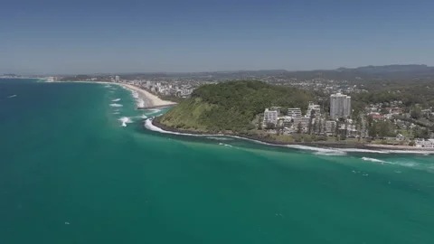 Panoramic View Of Palm Beach And Burleigh Head National Park In Burleigh Heads Vidéo 334737744