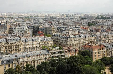 Panoramic view of Paris with classical architecture under overcast sky 库存照片