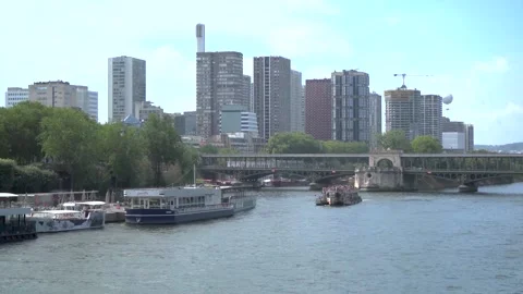 Panoramic view of Paris from the Seine River. 库存影片 339671762