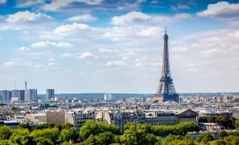 Panoramic view of Paris, View of the Eiffel Tower from the distance Stockfoto's