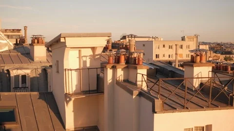 Panoramic view on parisian rooftops and Eiffel tower 库存影片 111477256