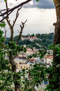 Panoramic view of Passau. View through tree branches. Aerial skyline of old town Foto stock