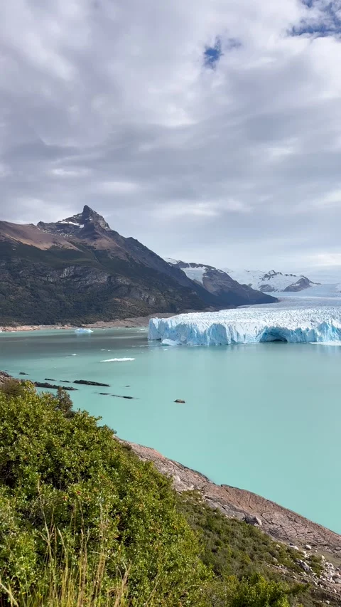 Panoramic view of Perito Moreno Glacier with turquoise lake 库存影片 343311264
