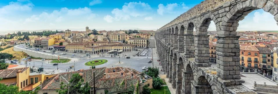 Panoramic view at Plaza del Azoguejo and the historic Roman aqueduct. Stock Photos