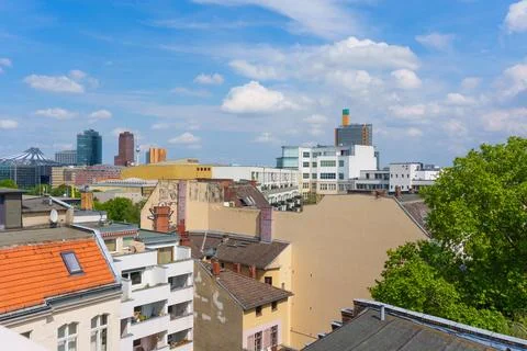 Panoramic View Of Potsdamer Platz In Berlin Under Bright Blue Skies Stock-Fotos