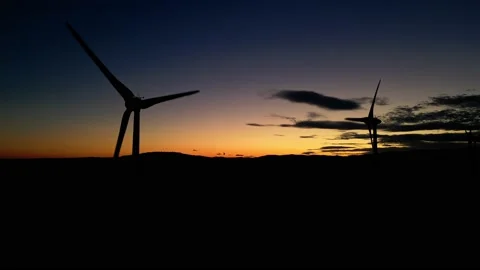 Panoramic view of a power generating wind farm during sunset Video stock 220116363