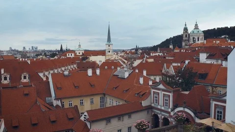 Panoramic view of Prague from the gardens of Prague Castle Vídeo Stock 84292604