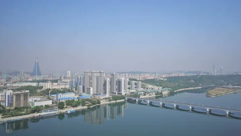 Panoramic view of Pyongyang and the Taedong river in the morning Video stock 118660605