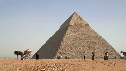 Panoramic view on the Pyramid of Khafre (Chephren), Cairo, Egypt Stock Footage 125693555