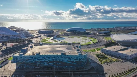Panoramic view from the quadrocopter to the Sochi Olympic Park. Aerial. Vidéo 99849856