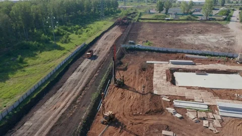 Panoramic view of the residential building under construction. The truck carries Vídeos de archivo 157694509