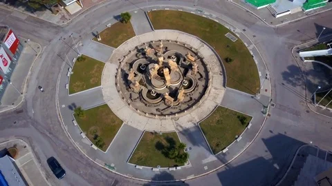 Panoramic view of the ring road with beautiful sculpture in Bari Stock Footage 124489774