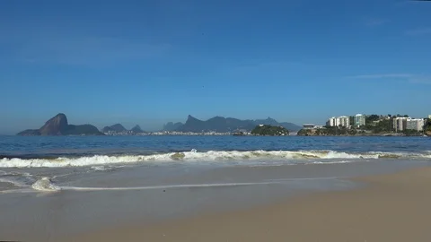 Panoramic view of the Rio de Janeiro mountains. Icarai Beach on foreground. 库存影片 119845754