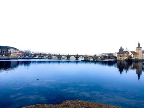 Panoramic View of River, Bridge, and City from a Park 库存照片