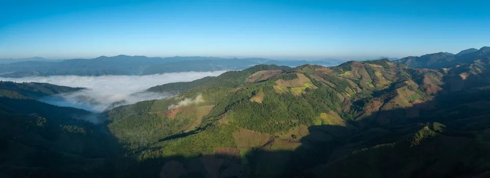 Panoramic View Of Rolling Mountain Ranges With Morning Fog Landscape Wide Sho 库存照片
