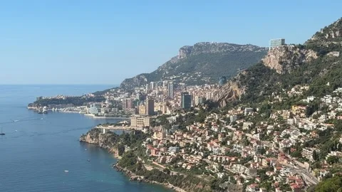Panoramic View of Roquebrune-Cap-Martin Coastline and Monaco Vidéo 347251197