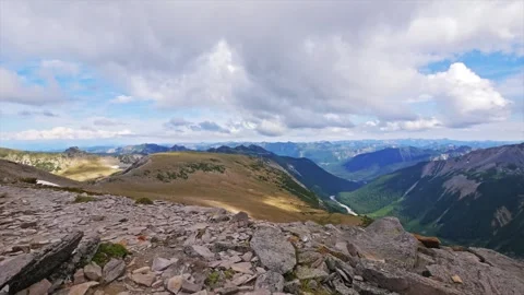 Panoramic view of the rugged landscape along the Burroughs Mountain Trail in Mou Video stock 332088387
