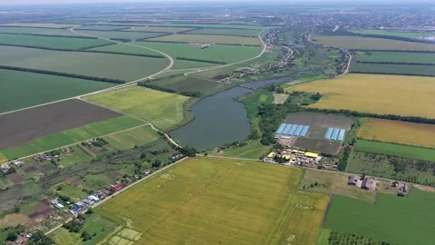 Panoramic view of a rural settlement in the fields Agricultural fields Vídeos de archivo 152106148