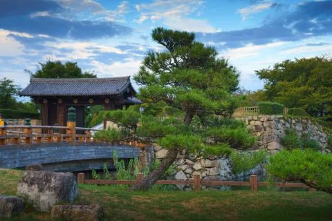 Panoramic view of Sakuramon Bridge and entrance gate to Himeji Castle Foto stock