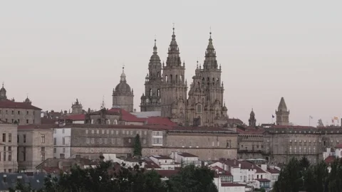 Panoramic view of Santiago de Compostela cathedral and old town at dusk Видео 299944080
