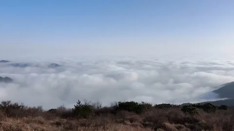 Panoramic View of Sea of Clouds Blanketing Qinling Mountains, Shaanxi Видео 337378995
