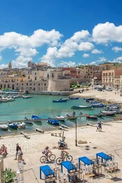 Panoramic view of seafront and old town Bisceglie in Puglia on sunset. Foto stock