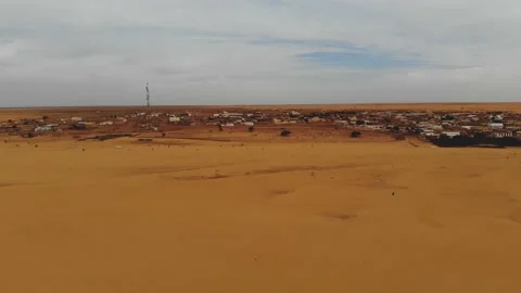 Panoramic view of a settlement in Mauritania. settlement in Mauritania. Settl 스톡 동영상 137492723