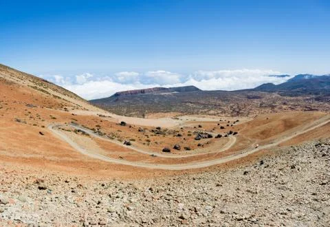 Panoramic view of the sharp serpentine road on the way to Altavista Refuge. T Foto stock