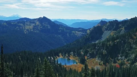 Panoramic View of Sheep Lake and Alpine Meadows, Mount Rainier National Park, Wa Video stock 332140815