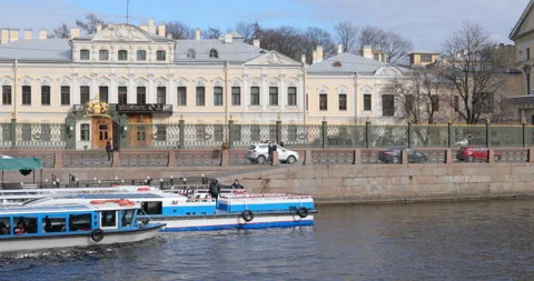 Panoramic view of Sheremetev Palace in Saint-Petersburg, Russia 스톡 동영상 106310424