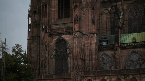 Panoramic view in slow motion of the Strasbourg Cathedral church Stock Footage 118072623