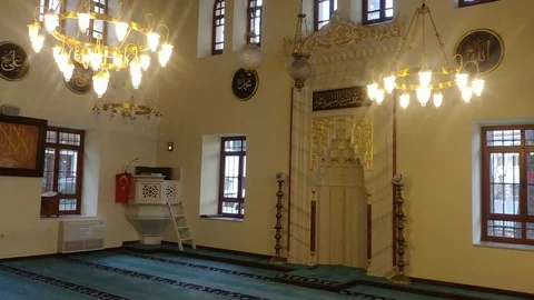 Panoramic view of a small mosque in istanbul Stock Footage 86039005