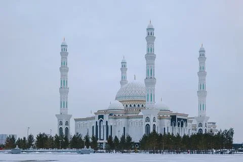 Panoramic view of snow-white modern Hazaret Sultan mosque early morning, Nur 스톡 사진
