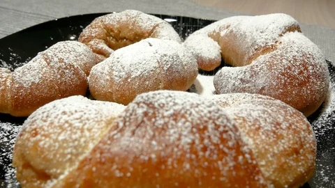 Panoramic view of of some Icing sugar falls on some fresh croissants Video stock 87618619