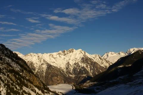 Panoramic view, south side, of massif of maladeta in the pyrenees Foto stock