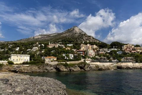 Panoramic view of the summit of Tte de Chien from the town of Cap-d'Ail. 스톡 사진