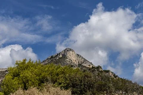 Panoramic view of the summit of Tte de Chien from the town of Cap-d'Ail. Foto stock