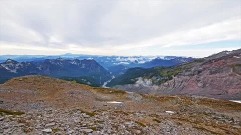 Panoramic view of the Tatoosh Range and Cascade volcanoes from Skyline Trail, Mo Video stock 332139863