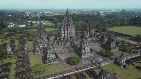 Panoramic view of a temple complex with ancient architecture in indonesia Foto stock