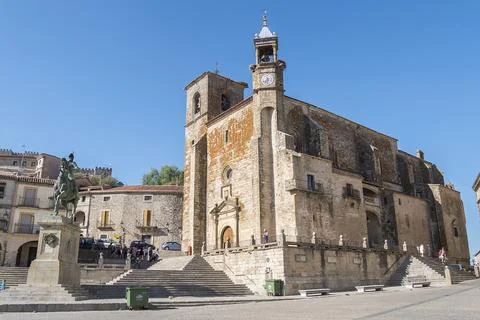Panoramic view of Trujillo main square. Church of San Martin and statue of .. Stock Photos