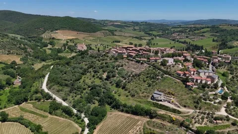 Panoramic View of Tuscan Valleys and Hillside Settlements Видео 345651395