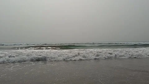 Panoramic View of Uninterrupted Blue Ocean Waves and Horizon 스톡 동영상 331114558