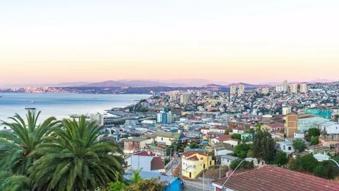 Panoramic view of Valparaiso at the nightfall Video stock 74182233