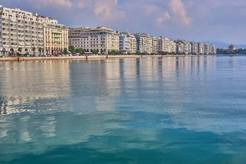 Panoramic view of the waterfront skyline and apartment buildings along the Gu Fotos de archivo