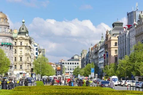 Panoramic view of the Wenceslas Square with shops, hotels, people in Prague Foto stock