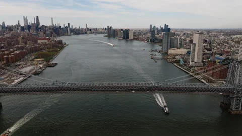 Panoramic view of Williamsburg bridge. ProRes 422HQ footage Stock Footage 308334657