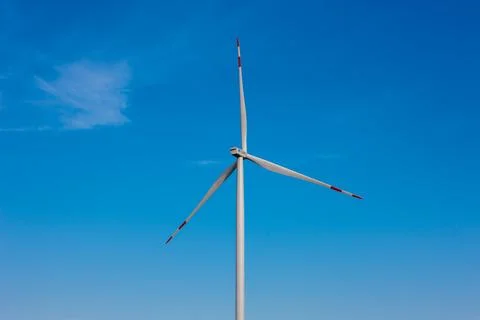 Panoramic view of wind farm or wind park, with high wind turbines for generat Foto stock