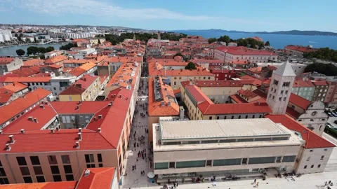 Panoramic view of Zadar rooftops from St. Anastasia Tower Vídeo Stock 343274046