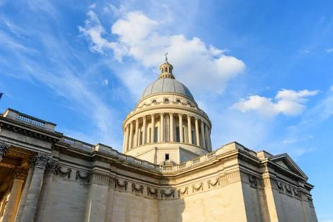 Pantheon dome against vibrant blue sky, Paris Stock-Fotos