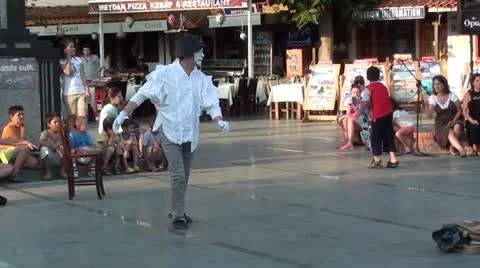 Pantomime comedian walking Video stock 11695296